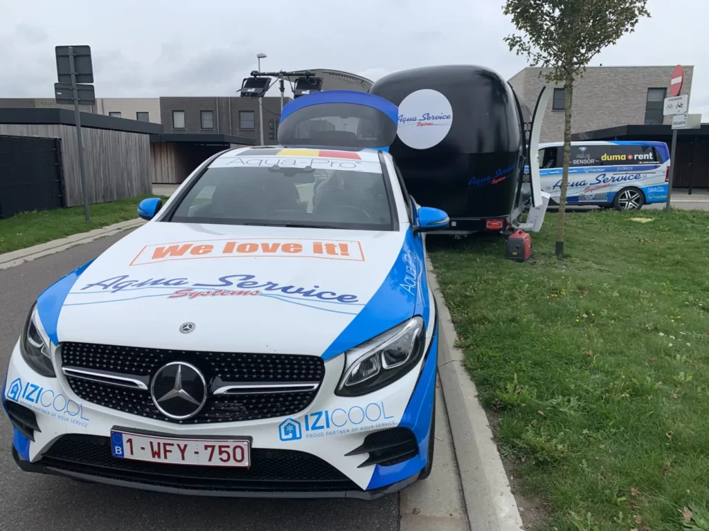 Mercedes car with Aqua service branding frontside Mercedes car with Aqua service branding frontside