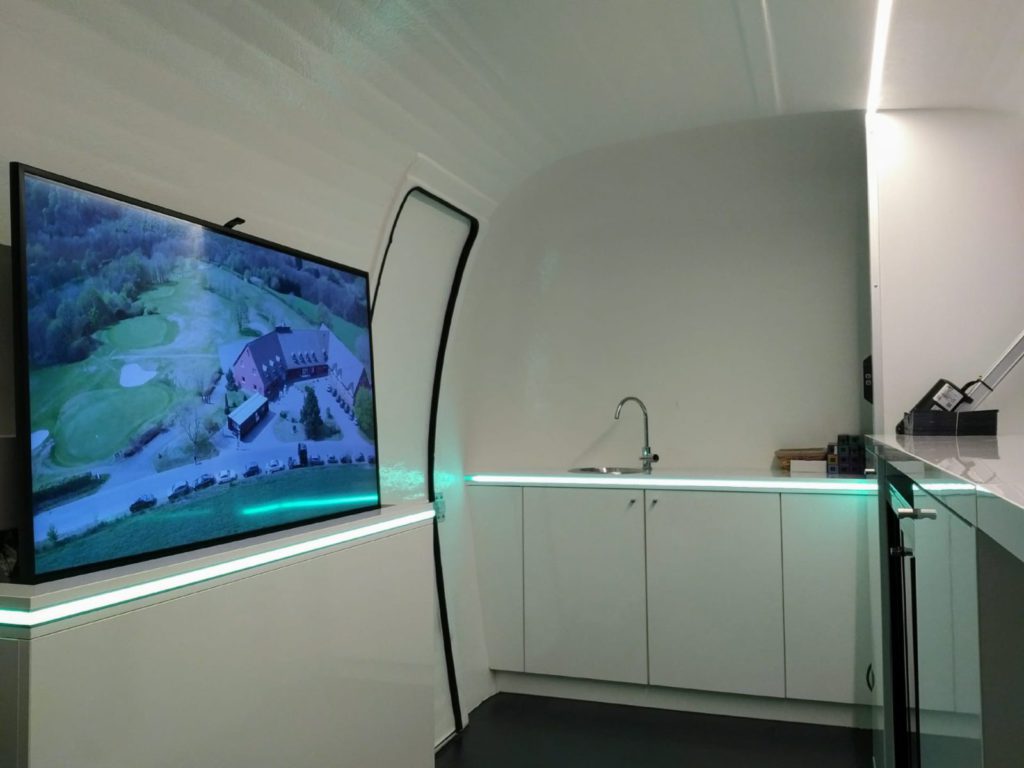 Xtreme-Concepts - Eggstreamer Promostreamer Airstream interieur (1) Xtreme Concepts Roadshows Promostreamer BE